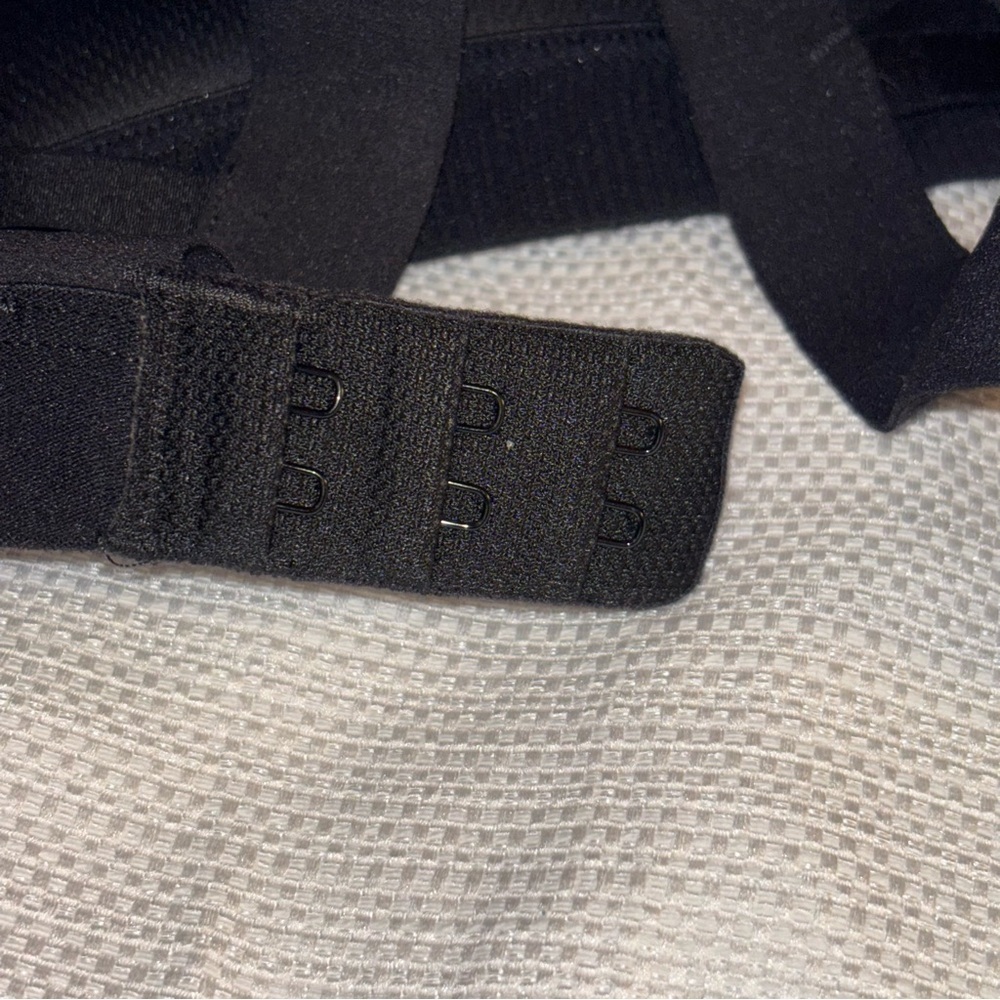 Victoria's Secret Black Mesh Strappy Sports Bra - Picture 4 of 6
